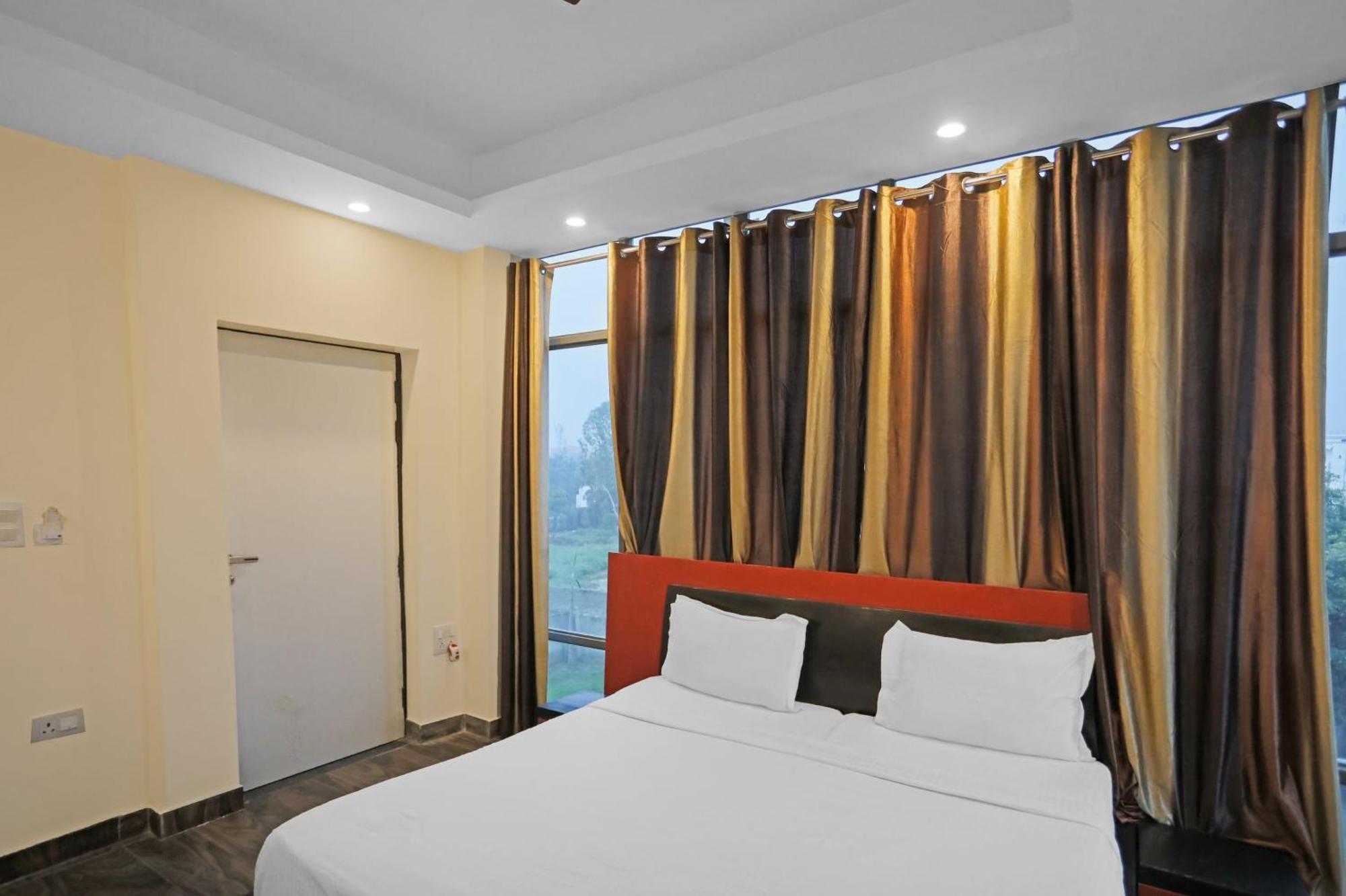 Super Hotel O Heart Beat Hotel Greater Noida Esterno foto