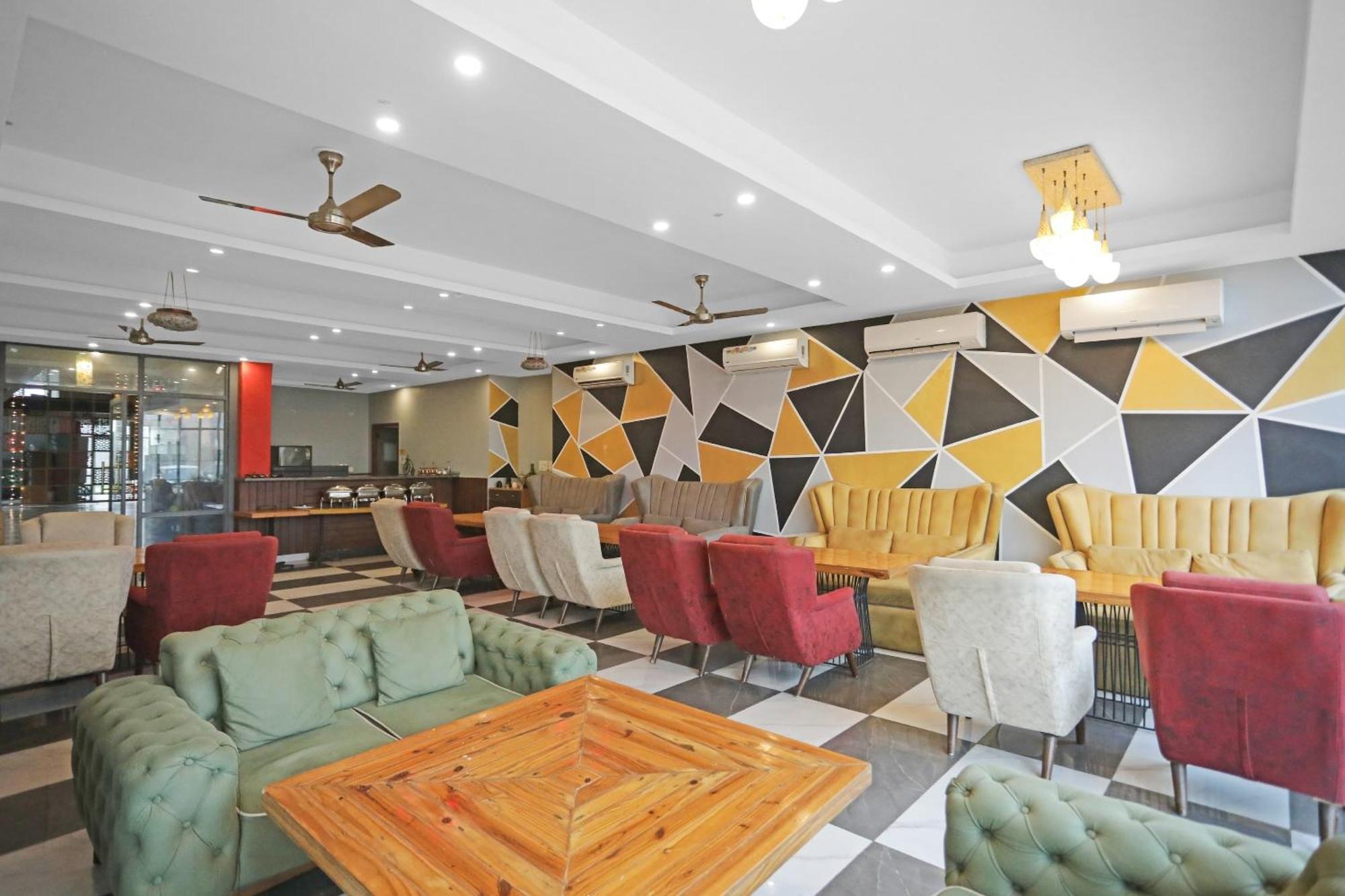 Super Hotel O Heart Beat Hotel Greater Noida Esterno foto